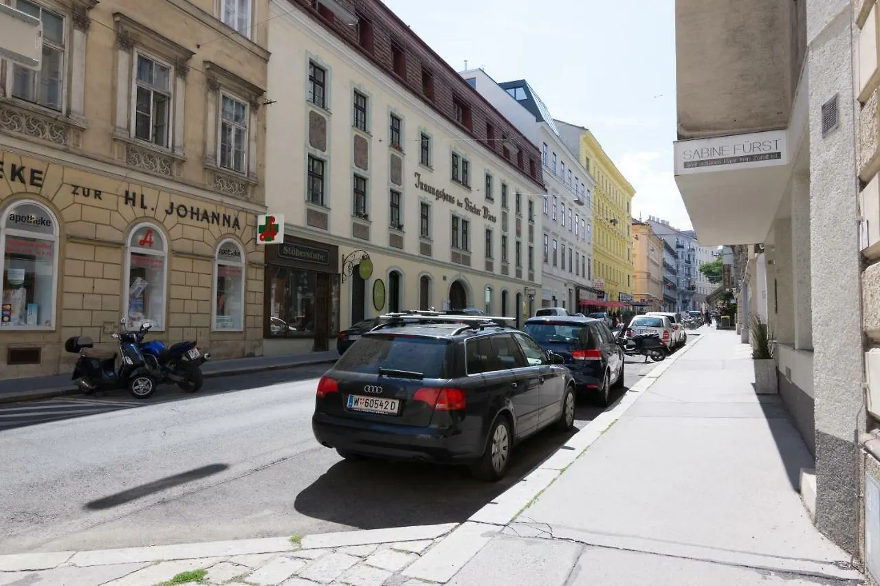 Modern Apartment At Rathaus Viena 0*,  Austria